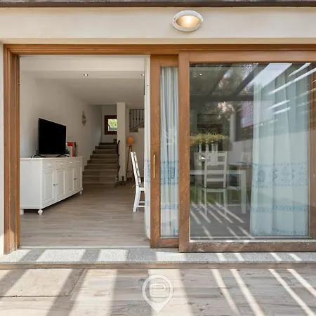 Semesterbostad Estay - Garden Delight House - Aircon - Wifi - Parking Chia
