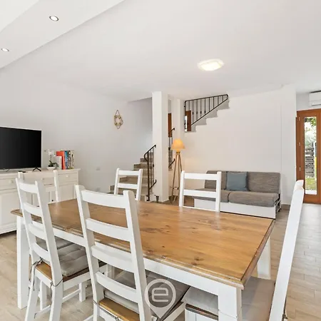 Estay - Garden Delight House - Aircon - Wifi - Parking